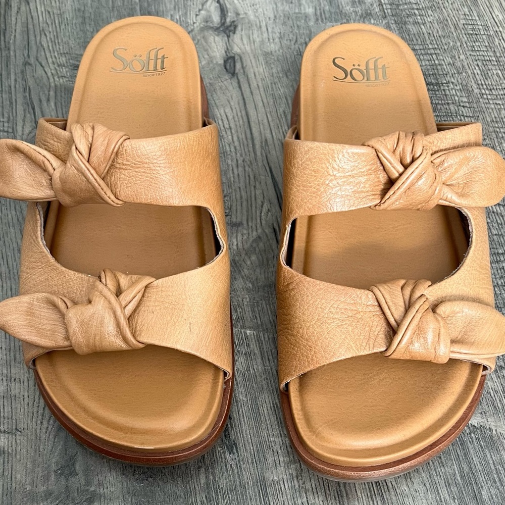 Brown leather Sofft sandals. Worn once. Super comfortable!